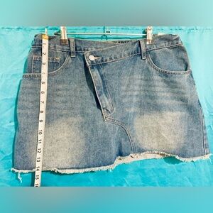 SHEIN XL Asymmetrical Light Wash Demin Mini Skirt
